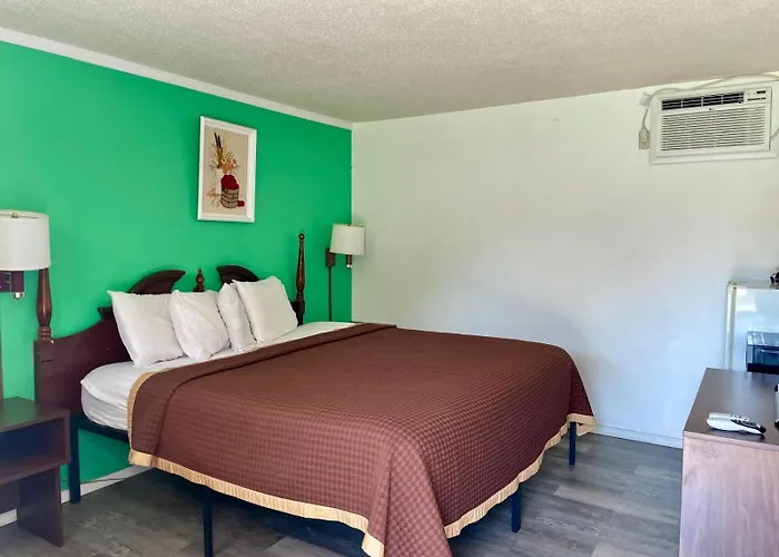 Motel Travelers 3*